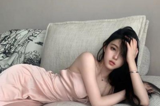 75岁的刘晓庆与网红王婆同台全程冷脸少互动被质疑是耍大牌！